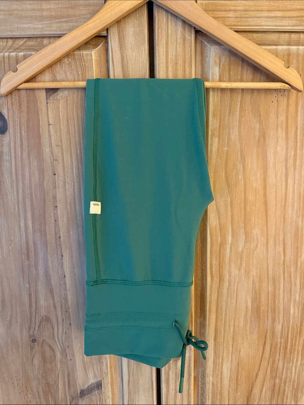 Vuori daily leggings size small EUC